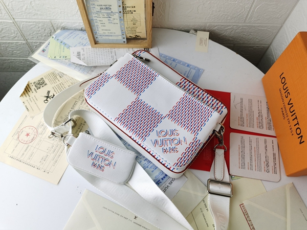 ルイヴィトンバッグ側面デザイン